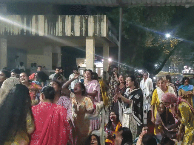 इंदौर में 24 किन्नरों ने एक साथ जहर पिया:सभी को एमवाय अस्पताल में भर्ती कराया; चार किन्नरों ने की आत्मदाह की कोशिश