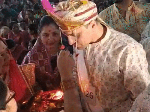 जयपुर में विदेशी जोड़ों ने हिंदू रीति-रिवाज से की शादी:मांग भरी, सात फेरे लिए; दुल्हन की मां ने दूल्हे की नाक खींचकर रस्म निभाई