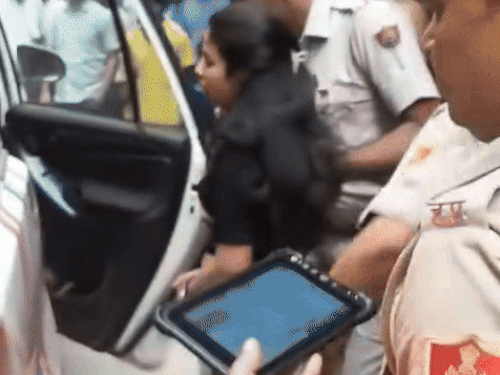 गुरुग्राम में ऑफिस जाती युवती को गोली मारी:एकतरफा प्यार में युवक की करतूत, 2 साल से जान-पहचान; शादी का प्रपोजल ठुकराने से नाराज था