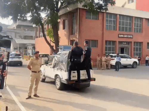 हरियाणा IPS सुसाइड- घटना के 9वें दिन पोस्टमॉर्टम शुरू:IAS पत्नी चंडीगढ़ PGI पहुंचीं, बोलीं- पुलिस ने कार्रवाई का भरोसा दिया; आज अंतिम संस्कार संभव