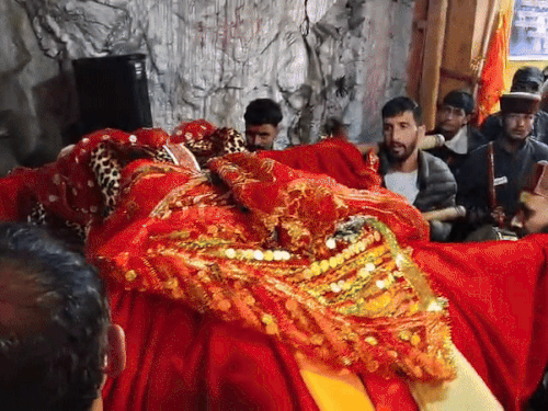 यमुनोत्री धाम के कपाट शीतकाल के लिए बंद:अब खरसाली में होंगे मां के दर्शन; भाई शनि-यमराज से मांगा था विशेष वरदान