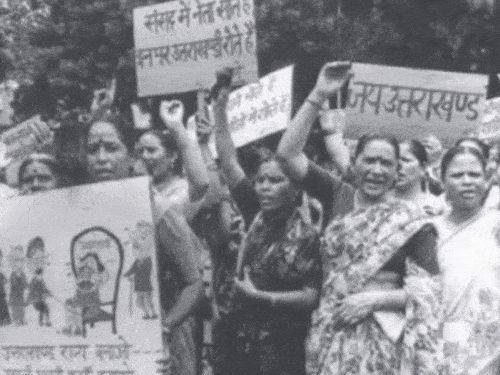 उत्तराखंड आंदोलन में महिलाओं ने निभाई अहम भूमिका:गोद में बच्चे लेकर धरने पर पहुंचती थी माताएं, CM धामी बोले- मातृशक्ति को नमन