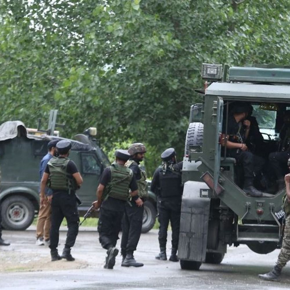 जम्मू-कश्मीर के कुपवाड़ा में 2 आतंकी ढेर:12 घंटे चली मुठभेड़ में मार गिराया, LoC पर घुसपैठ की कोशिश नाकाम; सर्चिंग जारी