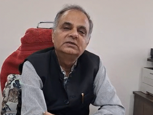 कफ सिरप से बच्चों की मौत के बाद बड़ा खुलासा:ड्रग कंट्रोलर का कारनामा, नकली दवाओं की परिभाषा बदली; कई फार्मा कंपनियों को बचाया