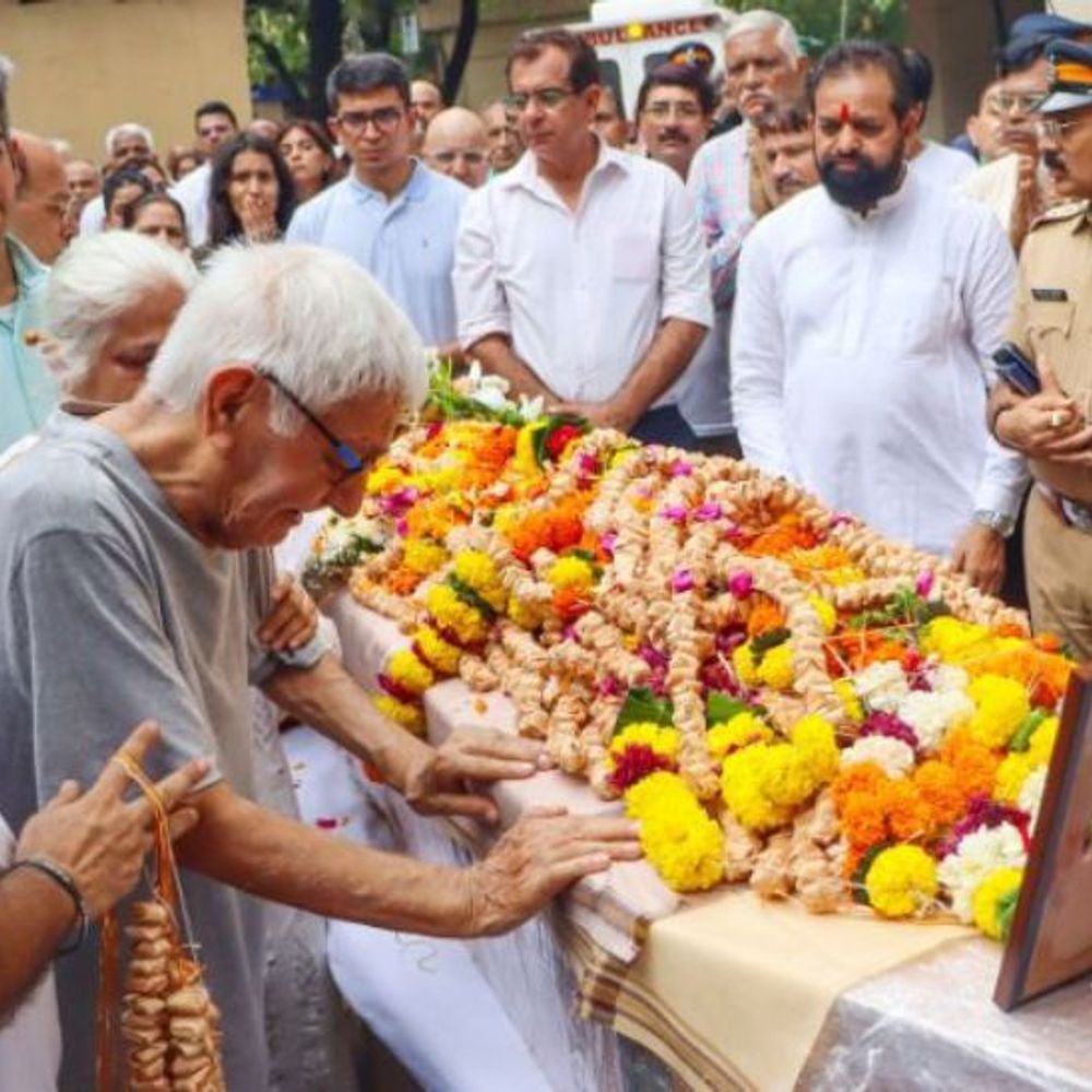 अहमदाबाद प्लेन-क्रैश: पायलट सुमीत सभरवाल के पिता सुप्रीम कोर्ट पहुंचे:याचिका में कहा- जांच एजेंसी पर भरोसा नहीं, कोर्ट की निगरानी में जांच कराई जाए