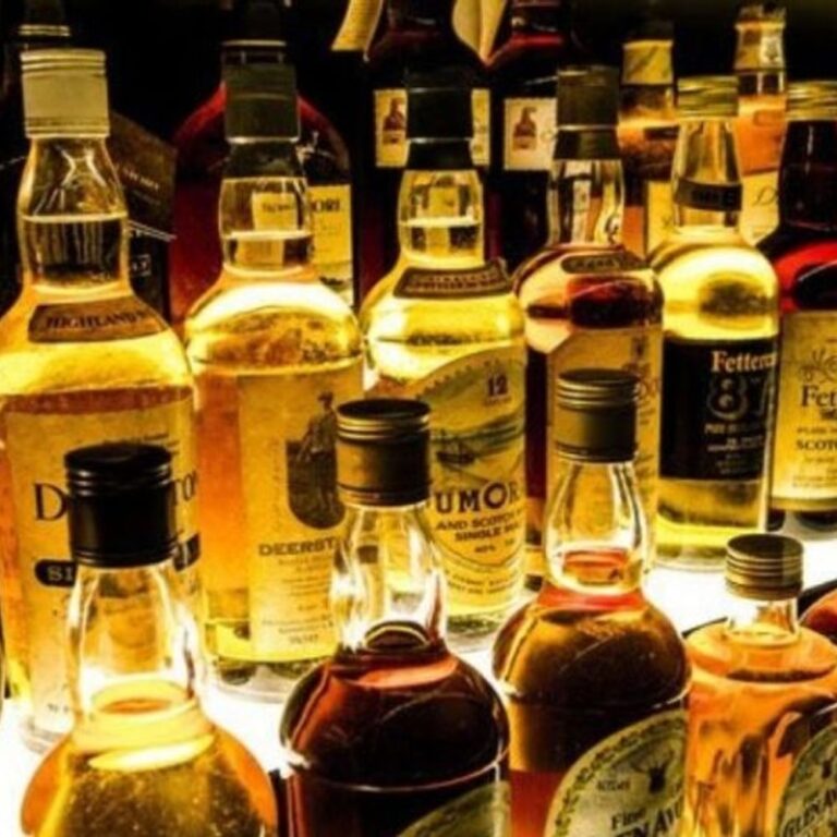 भारत की शराब कंपनियां दे रहीं 14 गुना तक रिटर्न:दुनिया में शराब की खपत घटी, भारत में बढ़ी, बाजार 60 अरब डॉलर तक पहुंचा