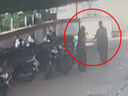 पत्नी को गोली मारकर खुद को शूट किया...VIDEO:राजकोट में 4 दिन पहले हुई थी वारदात, पत्नी के भतीजे से थे अवैध संबंध