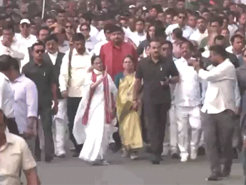 ममता बोलीं- चुनाव आयोग अब बीजेपी आयोग बन गया:कहा- यह निष्पक्ष संस्था नहीं; 10 TMC सांसद 28 नवंबर को इलेक्शन कमीशन से मिलेंगे