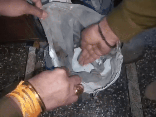 फरीदाबाद की मस्जिद में संदिग्ध पाउडर मिला:कट्‌टों-पॉलिथीन में भरा था, इमाम बोले- ये सीमेंट; पुलिस ने जांच के लिए लैब भेजा