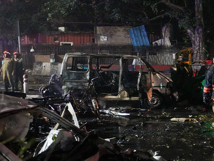 दिल्ली ब्लास्ट की आंखों-देखी:धमाका सुन तीन बार गिरा, लगा सब मर जाएंगे; सड़क पर कटा हाथ पड़ा था, कई मीटर दूर से आग की लपटें दिखीं