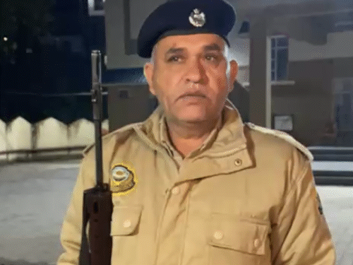 हिमाचल में 8 पुलिसकर्मी सस्पेंड, लाइन हाजिर किए:EVM की सुरक्षा में बरती लापरवाही; औचक निरीक्षण के वक्त ड्यूटी पर नहीं मिले