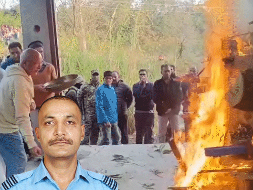 विंग कमांडर का हिमाचल में अंतिम संस्कार:पायलट पत्नी ने वर्दी में आखिरी सैल्यूट किया; दुबई एयर शो में तेजस क्रैश होने से शहीद हुए थे