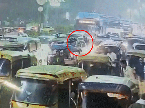 दिल्ली ब्लास्ट- कार में मौजूद डॉ. उमर का DNA मैच:स्टेयरिंग व्हील और एक्सीलेटर के बीच फंसा था पैर; धमाके का सबसे क्लोज CCTV वीडियो