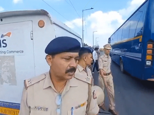 बेंगलुरु में ATM कैश वैन से 7 करोड़ की लूट:लुटेरों ने RBI अफसर बनकर रोका और कैश लेकर फरार हो गए; ड्राइवर-सिक्योरिटी गार्ड हिरासत में