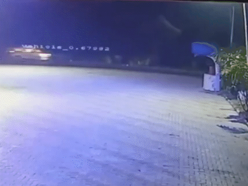 गुजरात के अरावली में एंबुलेंस में आग, 4 जिंदा जले:एक दिन के नवजात के इलाज के लिए जा रहा था पिता; डॉक्टर-नर्स की भी मौत