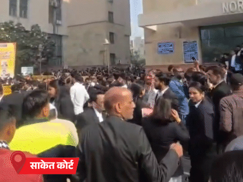 दिल्ली की 3 अदालतों, 2 स्कूलों को बम की धमकी:पटियाला हाउस कोर्ट में ब्लास्ट से जुड़े आरोपी की पेशी से पहले मेल आया, जांच जारी