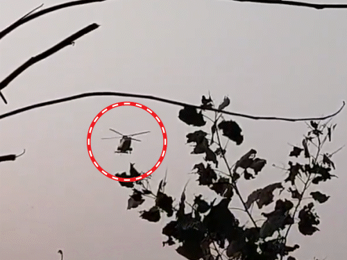 यूपी में हेलिकॉप्टर की इमरजेंसी लैंडिंग:पुलिस ने इलाके को घेरा; 7 महीने पहले 'ध्रुव' को दोबारा उड़ान की मंजूरी मिली थी