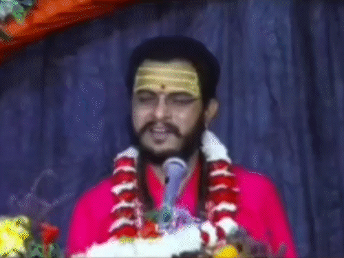 कथावाचक आशुतोष बोले-सतनामी होकर गायों को काट रहे:कहा-मूर्खों को सतनामी का मतलब नहीं पता; बवाल के बाद FIR, रायपुर में भी थाने का घेराव