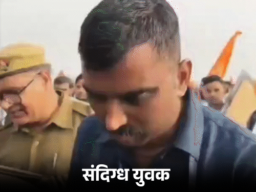 धीरेंद्र शास्त्री की पदयात्रा में घुसा युवक:गले में लटक रहा था पुलिस का फर्जी आईकार्ड; बागेश्वर बाबा की फिर तबीयत बिगड़ी