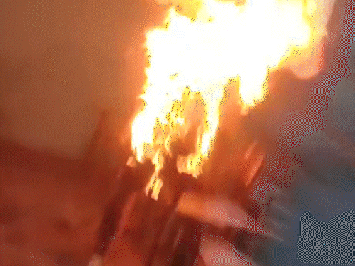 कॉलेज में खुद को आग लगाकर दौड़ा छात्र, VIDEO:फीस न देने पर प्रिंसिपल ने कहा था- धर्मशाला नहीं खोल रखी; मुजफ्फरनगर की घटना