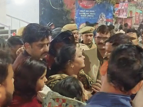 बेटे को छोड़ जिम ट्रेनर संग भागी महिला:बरेली में समझाने आए भाई को प्रेमी ने पीटा; हिंदू संगठनों का हंगामा