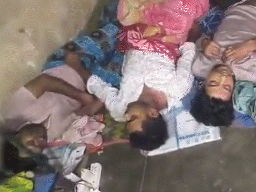 कानपुर में कोयला जलाकर सो रहे 4 दोस्तों की मौत:ठंड से बचने के लिए अंगीठी जलाई थी; कमरा छोटा था, दम घुट गया