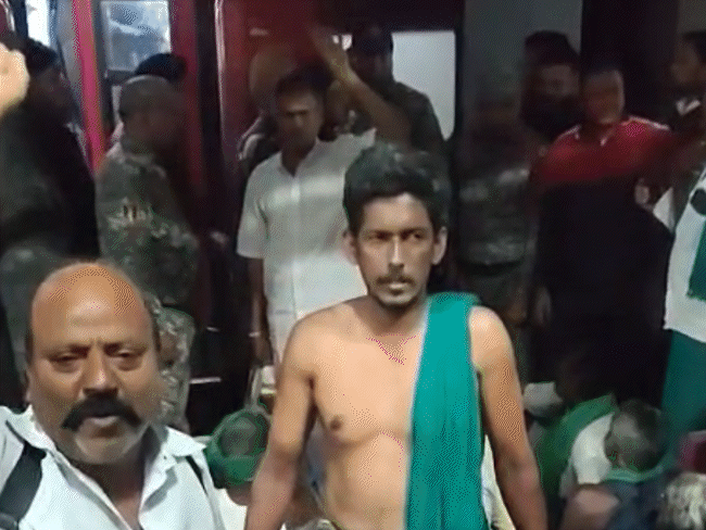 एमपी में तमिलनाडु के 225 किसानों को ट्रेन से उतारा:नर्मदापुरम स्टेशन पर अर्धनग्न होकर प्रदर्शन; दुरंतो एक्सप्रेस से वापस भेजा जाएगा