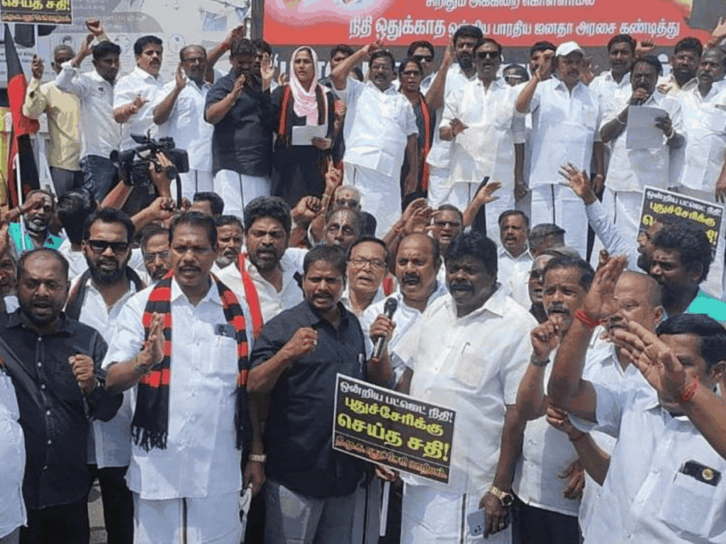 तमिलनाडु में SIR के खिलाफ सुप्रीम कोर्ट में छठी याचिका:चुनाव आयोग को नोटिस भेजा; बंगाल और केरल सरकार ने भी SIR को चुनौती दी