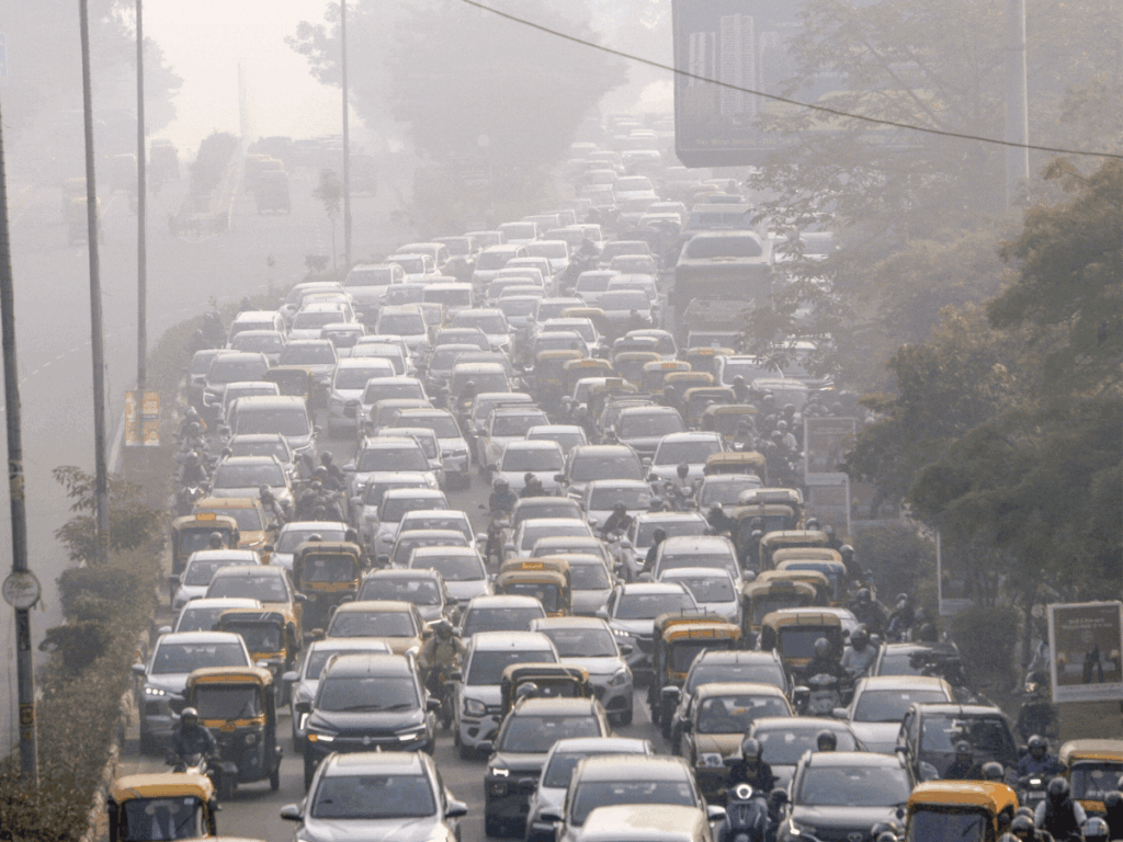 सुप्रीम कोर्ट बोला-दिल्ली के स्कूलों में स्पोर्ट्स फंक्शन न हों:बच्चों को गैस चैंबर में डालने के सवाल पर आदेश दिया; पॉल्यूशन पर हर महीने होगी सुनवाई