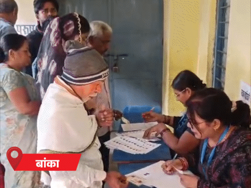 20 जिलों की 122 सीटों पर मतदान:किशनगंज में EVM खराब, 45 मिनट बाद शुरू हुई वोटिंग; BJP विधायक श्रेयसी सिंह ने डाला वोट