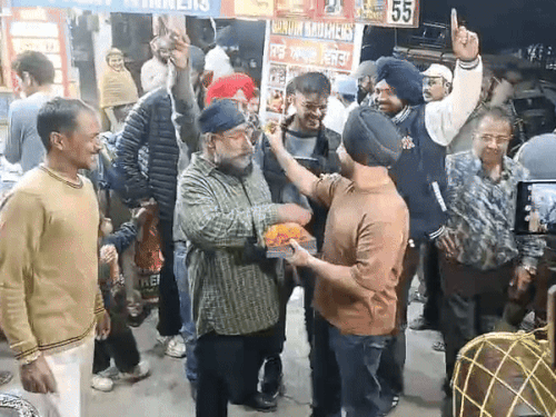 लुधियाना में ऑटो ड्राइवर को 25 लाख की लॉटरी:50 रुपए में दोस्त संग टिकट ली; ड्रॉ से एक घंटा पहले कहा- आज बड़ा इनाम निकलेगा