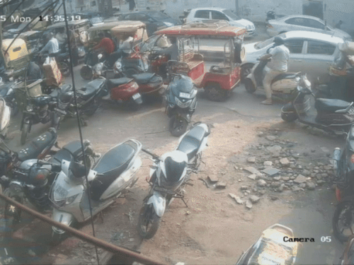 दिल्ली ब्लास्ट, i20 कार का नया CCTV फुटेज सामने आया:फरीदाबाद की अल-फलाह यूनिवर्सिटी पर ED रेड, एडमिनिस्ट्रेटिव ब्लॉक सील; DGP भी पहुंचे