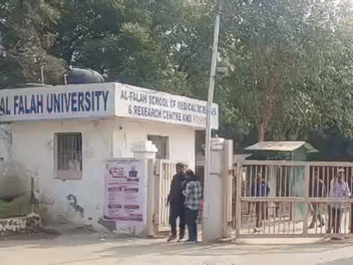 आतंकी डॉ. शाहीन की अल-फलाह यूनिवर्सिटी में नंबर-3 पोजीशन:MBBS स्टूडेंट्स की ट्रेनिंग और नियम बनाने का जिम्मा था; माइनॉरिटी दर्जा खतरे में