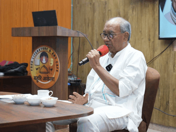 दिग्विजय ने कहा-खालिद के साथ अन्याय हो रहा:फेसबुक पर दिल्ली दंगे के आरोपी को बताया बेकसूर; भाजपा विधायक बोले- जल्दी पाकिस्तान जाएं