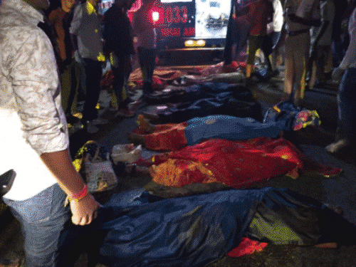 राजस्थान में एक्सप्रेस-वे पर बिछ गईं 15 लाशें:परिजनों के धरने के बाद मुआवजे का ऐलान, परिवार में 3 मौत तो ₹25 लाख मिलेंगे