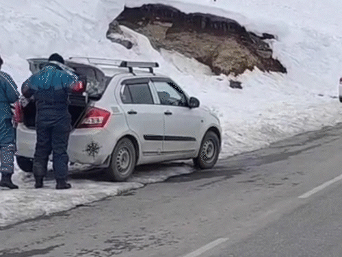 हिमाचल में नॉर्मल से 95% कम बरसे बादल:4-5 को बारिश-बर्फबारी; 15 शहरों में 5° से डिग्री से नीचे गिरा तापमान, रोहतांग भेजे टूरिस्ट