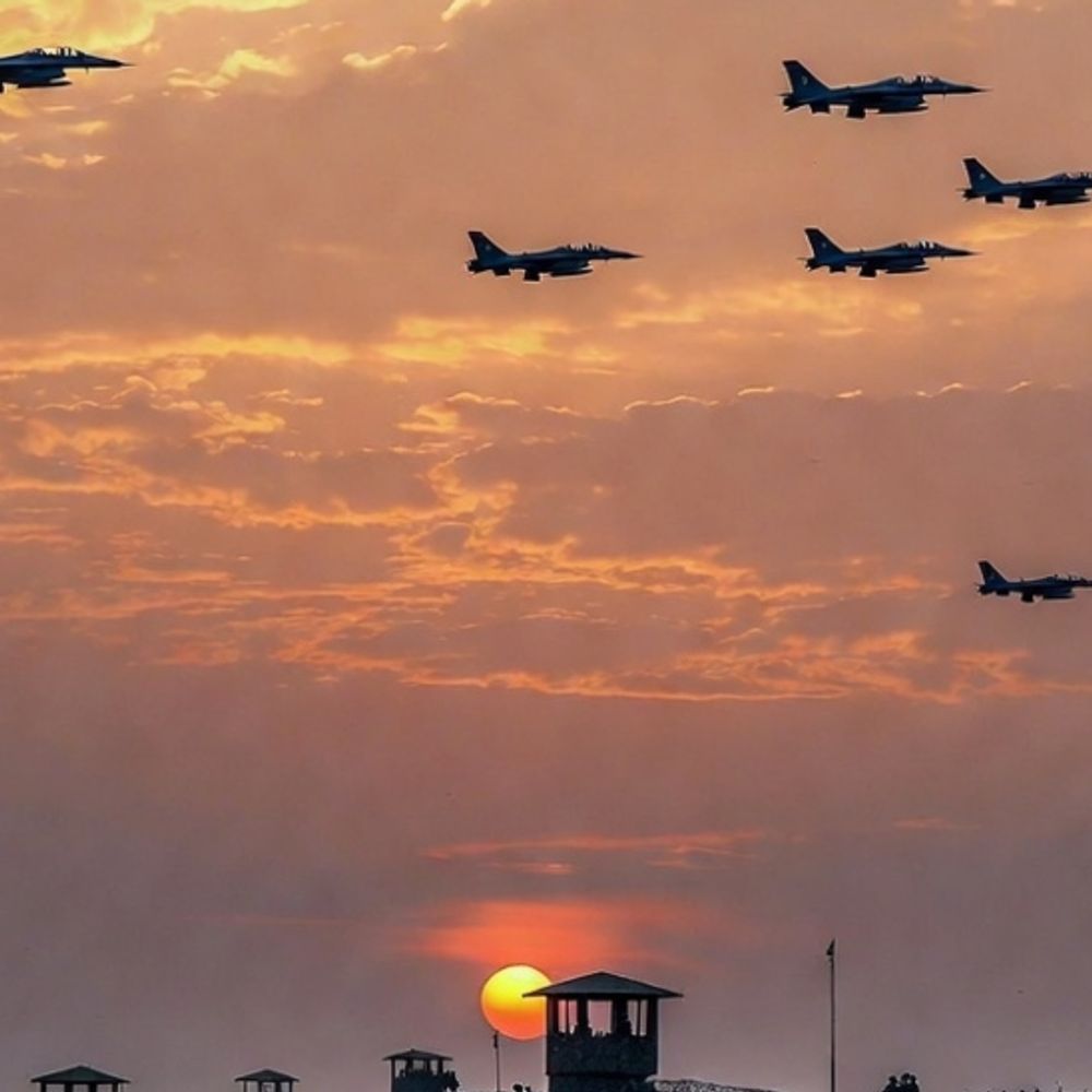 दिल्ली धमाके के बाद पाकिस्तानी वायुसेना अलर्ट:फाइटर जेट्स राजस्थान बॉर्डर पर गश्त कर रहे; ब्रिटेन की एडवाइजरी- लोग भारत-PAK बॉर्डर से 10KM दूर रहें