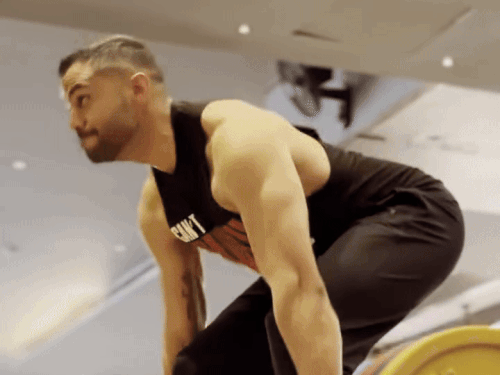 पंजाब के IAS बॉडी बिल्डिंग के शौकीन:सुबह 4 बजे जिम में बहाते पसीना, 18 घंटे काम; स्लम एरिया में स्कूल ऑन व्हील लगाया