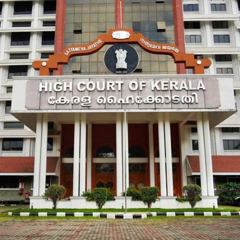 केरल हाईकोर्ट बोला-अविवाहित बेटी पिता से गुजारा-भत्ता नहीं ले सकती:क्रिश्चियन पर्सनल लॉ भी इसकी इजाजत नहीं देता; ईसाई पिता ने याचिका लगाई थी