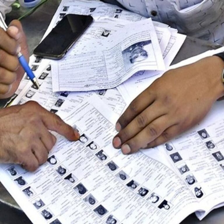 असम में वोटर्स की नागरिकता जांचे बिना ही होगा SIR:निर्वाचन आयोग बना रहा नया मॉडल; 12 राज्यों-यूटी में आज से शुरू होगा प्रोसेस