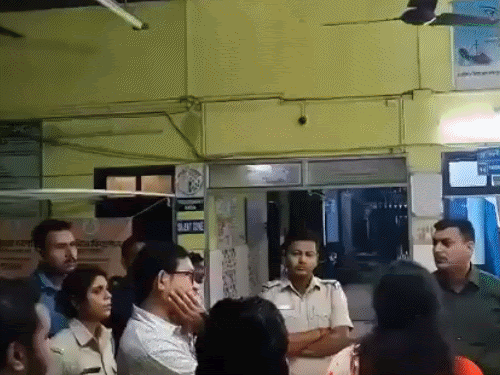 बंगाल के तारकेश्वर में 4 साल की बच्ची से रेप:गाल पर दांतों से काटा, नाली में फेंक गए; दादी के पास सोई थी, मच्छरदानी काटकर उठा ले गए