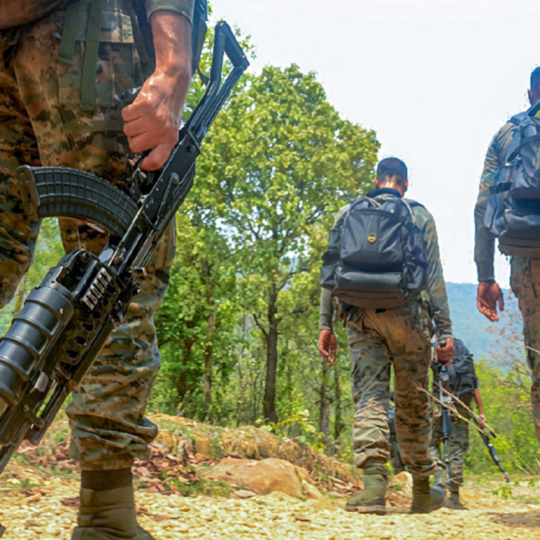 छत्तीसगढ़-आंध्रप्रदेश बॉर्डर पर 7 नक्सली ढेर, 50 गिरफ्तार:टेक शंकर भी मारा गया, देवजी के इनपुट पर निकली थी टीम; डोंगरगढ़ में जवान शहीद