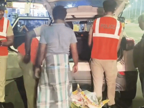 दिल्ली ब्लास्ट, यूपी-बिहार सहित 9 राज्यों में हाई अलर्ट:अयोध्या, मथुरा सहित सेंसेटिव जगहों पर वाहनों की कड़ी जांच, पब्लिक प्लेस पर पुलिस तैनात