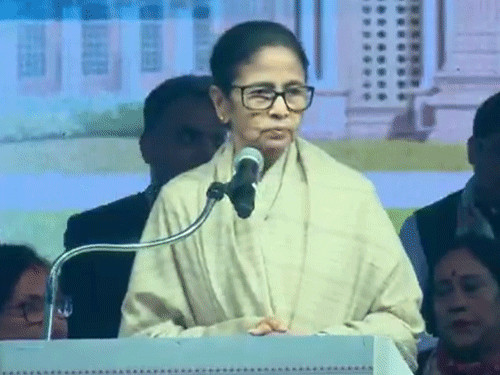 ममता बोलीं- मुझ पर तुष्टिकरण के आरोप, लेकिन मैं सेक्युलर:लोग गुरुद्वारे जाने पर चुप्पी साध लेते, ईद कार्यक्रम में सवाल उठाते हैं