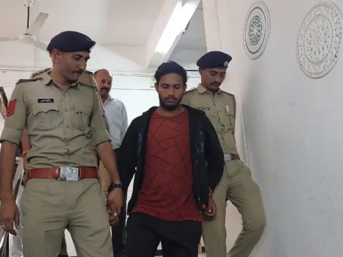 गर्लफ्रेंड से अफेयर में दोस्त की हत्या, कई टुकड़े किए:सिर, हाथ-पैर काटकर बोरवेल में डाले, धड़ जमीन में गाड़ा; गुजरात के कच्छ का मामला