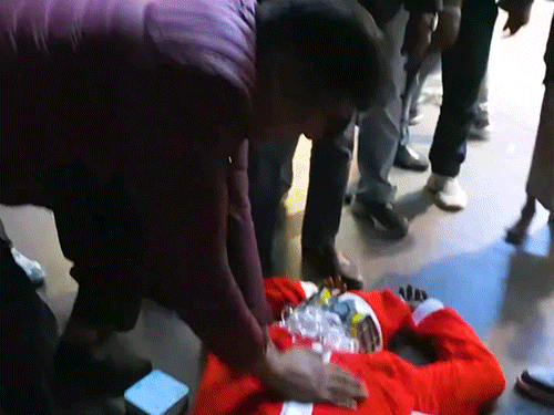 सौरभ भारद्वाज समेत AAP के तीन नेताओं पर FIR दर्ज:सैंटा क्लॉज के अपमान का आरोप, दिल्ली पॉल्यूशन पर बनाया था वीडियो