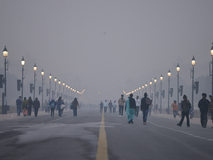 दिल्ली की हवा जहरीली, सीजन में पहली बार GRAP-IV लागू:कंस्ट्रक्शन वर्क पूरी तरह बंद, ऑफिसों में आधे कर्मचारियों को ही आने की परमिशन