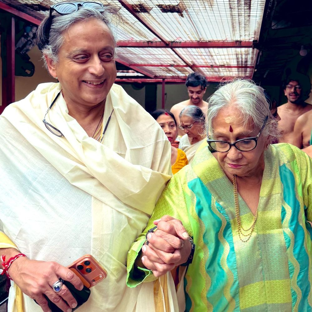 थरूर कांग्रेस की स्ट्रैटजिक मीटिंग में फिर नहीं पहुंचे:कहा- 90 साल की मां के साथ हूं; SIR पर हुई बैठक से भी दूर थे