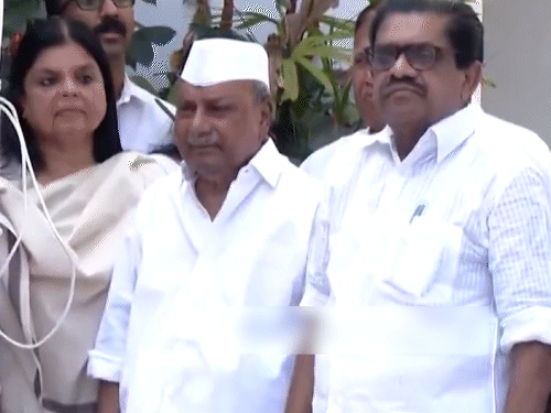 कांग्रेस नेताओं ने राष्ट्रगान में गलती की, Video:केरल में पार्टी के 140वें स्थापना दिवस कार्यक्रम की घटना; एके एंटनी भी मौजूद थे