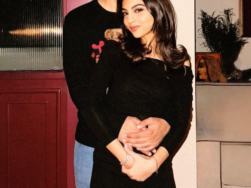 प्रियंका गांधी के बेटे रेहान वाड्रा की सगाई की खबरें:रेहान की तरह ही फोटोग्राफी का शौक रखती हैं गर्लफ्रैंड अविवा बेग